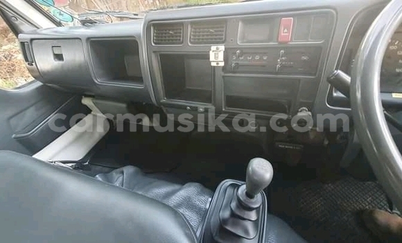 Nunua Ilio tumika Toyota Dyna Nyeupe Gari ndani ya Willowvale nchini Harare Nunua Ilio tumika Toyota Dyna Nyeupe Gari ndani ya Willowvale nchini Harare