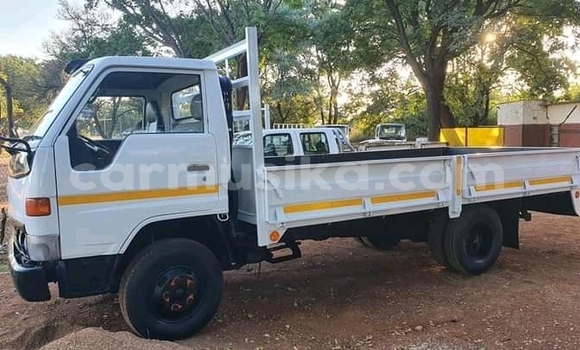 Nunua Ilio tumika Toyota Dyna Nyeupe Gari ndani ya Willowvale nchini Harare Nunua Ilio tumika Toyota Dyna Nyeupe Gari ndani ya Willowvale nchini Harare