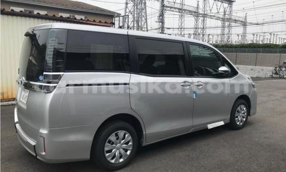 Tenga Imported Toyota Voxy Zvimwe Mota in Beitbridge in Matabeleland South Tenga Imported Toyota Voxy Zvimwe Mota in Beitbridge in Matabeleland South