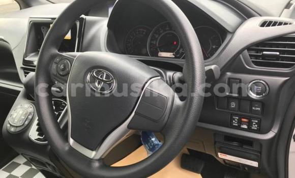 Tenga Imported Toyota Voxy Zvimwe Mota in Beitbridge in Matabeleland South Tenga Imported Toyota Voxy Zvimwe Mota in Beitbridge in Matabeleland South