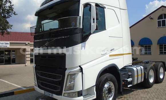 Acheter Occasion Voiture Volvo 480 Blanc à Beitbridge, Matabeleland South