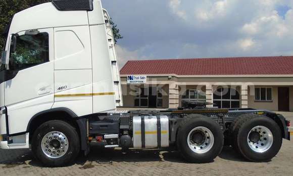 Acheter Occasion Voiture Volvo 480 Blanc à Beitbridge, Matabeleland South Acheter Occasion Voiture Volvo 480 Blanc à Beitbridge, Matabeleland South