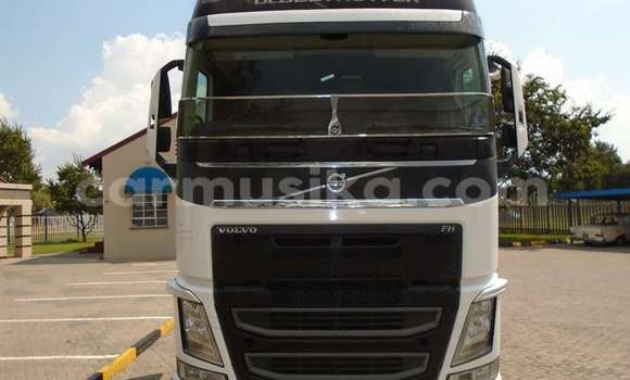 Acheter Occasion Voiture Volvo 480 Blanc à Beitbridge, Matabeleland South Acheter Occasion Voiture Volvo 480 Blanc à Beitbridge, Matabeleland South