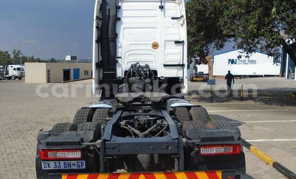 Acheter Occasion Voiture Volvo 480 Blanc à Beitbridge, Matabeleland South Acheter Occasion Voiture Volvo 480 Blanc à Beitbridge, Matabeleland South