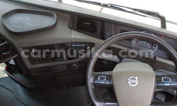 Acheter Occasion Voiture Volvo 480 Blanc à Beitbridge, Matabeleland South Acheter Occasion Voiture Volvo 480 Blanc à Beitbridge, Matabeleland South