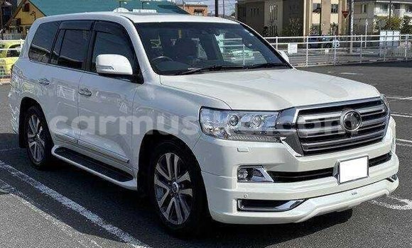 Acheter Import Voiture Toyota Land Cruiser Blanc à Beitbridge, Matabeleland South Acheter Import Voiture Toyota Land Cruiser Blanc à Beitbridge, Matabeleland South