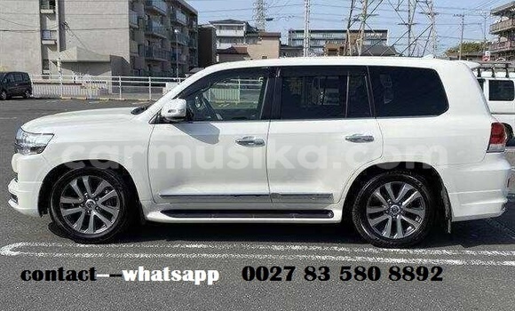 Acheter Import Voiture Toyota Land Cruiser Blanc à Beitbridge, Matabeleland South Acheter Import Voiture Toyota Land Cruiser Blanc à Beitbridge, Matabeleland South