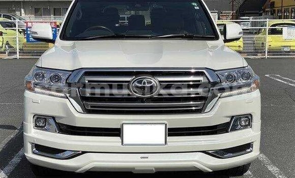 Acheter Import Voiture Toyota Land Cruiser Blanc à Beitbridge, Matabeleland South Acheter Import Voiture Toyota Land Cruiser Blanc à Beitbridge, Matabeleland South