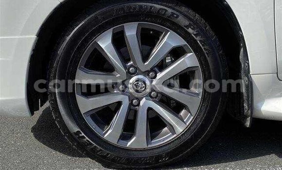 Acheter Import Voiture Toyota Land Cruiser Blanc à Beitbridge, Matabeleland South Acheter Import Voiture Toyota Land Cruiser Blanc à Beitbridge, Matabeleland South