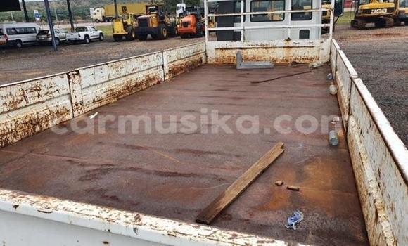 Nunua Ilio tumika Iveco Cargo Nyeupe Lori ndani ya Beitbridge nchini Matabeleland Kusini Nunua Ilio tumika Iveco Cargo Nyeupe Lori ndani ya Beitbridge nchini Matabeleland Kusini