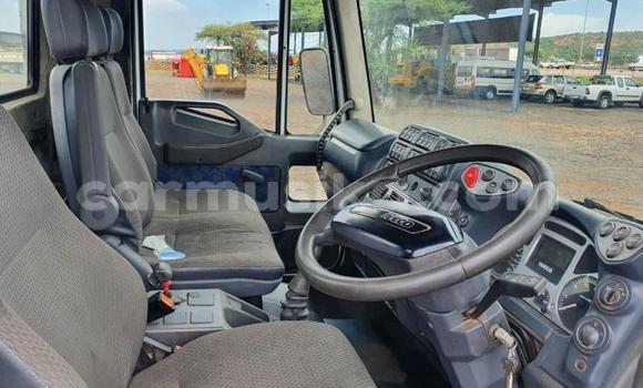 Nunua Ilio tumika Iveco Cargo Nyeupe Lori ndani ya Beitbridge nchini Matabeleland Kusini Nunua Ilio tumika Iveco Cargo Nyeupe Lori ndani ya Beitbridge nchini Matabeleland Kusini