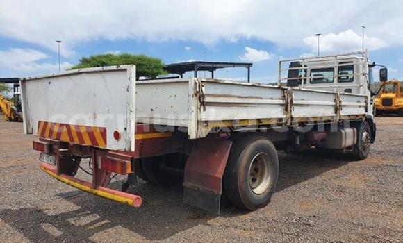 Nunua Ilio tumika Iveco Cargo Nyeupe Lori ndani ya Beitbridge nchini Matabeleland Kusini Nunua Ilio tumika Iveco Cargo Nyeupe Lori ndani ya Beitbridge nchini Matabeleland Kusini