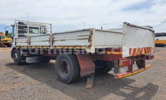 Nunua Ilio tumika Iveco Cargo Nyeupe Lori ndani ya Beitbridge nchini Matabeleland Kusini Nunua Ilio tumika Iveco Cargo Nyeupe Lori ndani ya Beitbridge nchini Matabeleland Kusini