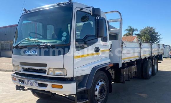 Nunua Ilio tumika Isuzu FTR 850 Nyeupe Lori ndani ya Beitbridge nchini Matabeleland Kusini Nunua Ilio tumika Isuzu FTR 850 Nyeupe Lori ndani ya Beitbridge nchini Matabeleland Kusini