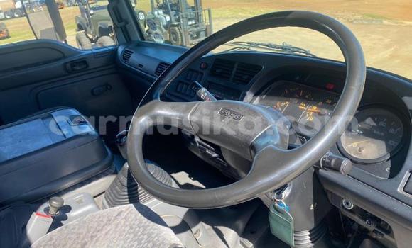 Nunua Ilio tumika Isuzu FTR 850 Nyeupe Lori ndani ya Beitbridge nchini Matabeleland Kusini Nunua Ilio tumika Isuzu FTR 850 Nyeupe Lori ndani ya Beitbridge nchini Matabeleland Kusini