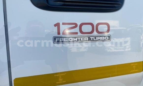 Nunua Ilio tumika Isuzu FTR 850 Nyeupe Lori ndani ya Beitbridge nchini Matabeleland Kusini Nunua Ilio tumika Isuzu FTR 850 Nyeupe Lori ndani ya Beitbridge nchini Matabeleland Kusini