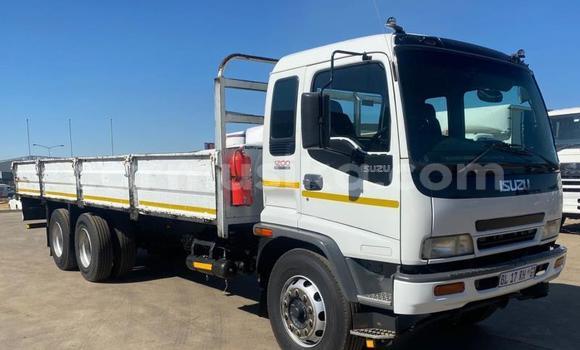 Nunua Ilio tumika Isuzu FTR 850 Nyeupe Lori ndani ya Beitbridge nchini Matabeleland Kusini Nunua Ilio tumika Isuzu FTR 850 Nyeupe Lori ndani ya Beitbridge nchini Matabeleland Kusini