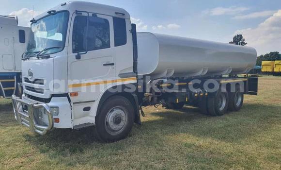 Acheter Occasion Utilitaire Nissan UD Blanc à Beitbridge, Matabeleland South Acheter Occasion Utilitaire Nissan UD Blanc à Beitbridge, Matabeleland South