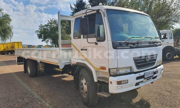 Nunua Ilio tumika Nissan UD Nyeupe Lori ndani ya Beitbridge nchini Matabeleland Kusini