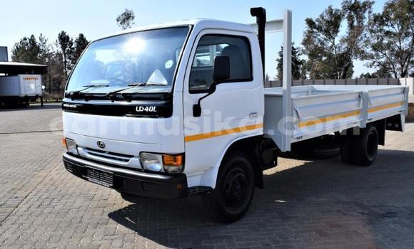 Nunua Ilio tumika Toyota Dyna Nyeupe Lori ndani ya Beitbridge nchini Matabeleland Kusini