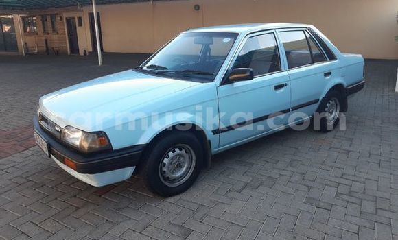 Nunua Ilio tumika Mazda 323 Bluu Gari ndani ya Beitbridge nchini Matabeleland Kusini