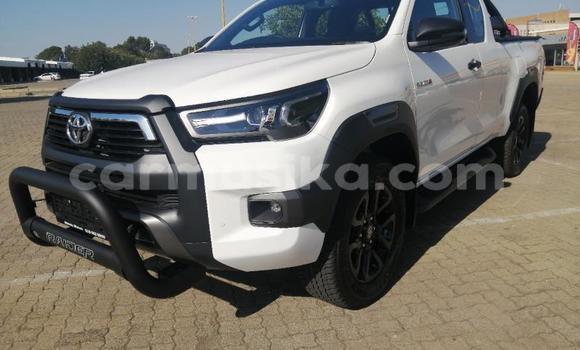 Buy Used Toyota Hilux Green Car in Beitbridge in Matabeleland South