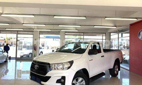 Buy Used Toyota Hilux White Car in Beitbridge in Matabeleland South