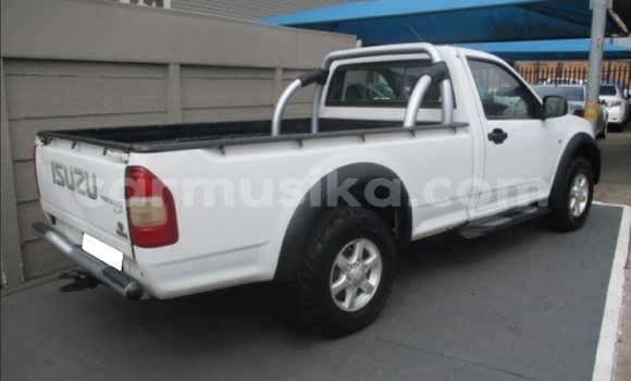 Acheter Occasion Voiture Isuzu KB Blanc à Beitbridge, Matabeleland South Acheter Occasion Voiture Isuzu KB Blanc à Beitbridge, Matabeleland South