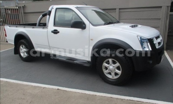 Acheter Occasion Voiture Isuzu KB Blanc à Beitbridge, Matabeleland South Acheter Occasion Voiture Isuzu KB Blanc à Beitbridge, Matabeleland South