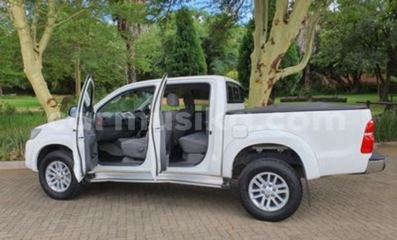 Acheter Occasion Voiture Toyota Hilux Blanc à Beitbridge, Matabeleland South Acheter Occasion Voiture Toyota Hilux Blanc à Beitbridge, Matabeleland South