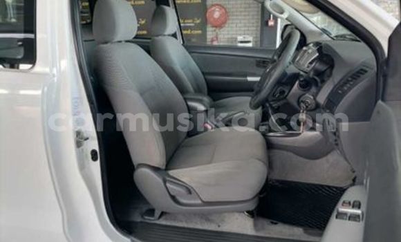 Acheter Occasion Voiture Toyota Hilux Blanc à Beitbridge, Matabeleland South Acheter Occasion Voiture Toyota Hilux Blanc à Beitbridge, Matabeleland South