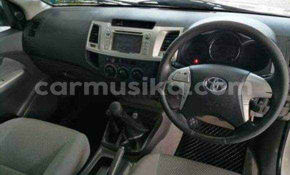 Acheter Occasion Voiture Toyota Hilux Blanc à Beitbridge, Matabeleland South Acheter Occasion Voiture Toyota Hilux Blanc à Beitbridge, Matabeleland South