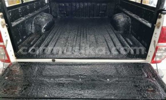 Acheter Occasion Voiture Toyota Hilux Blanc à Beitbridge, Matabeleland South Acheter Occasion Voiture Toyota Hilux Blanc à Beitbridge, Matabeleland South