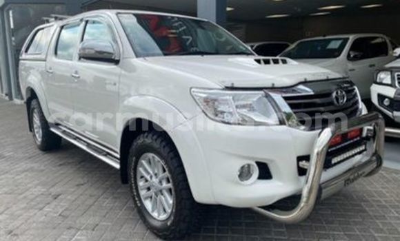 Buy Used Toyota Hilux White Car in Beitbridge in Matabeleland South