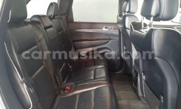 Acheter Occasion Voiture Jeep Grand Cherokee Blanc à Beitbridge, Matabeleland South Acheter Occasion Voiture Jeep Grand Cherokee Blanc à Beitbridge, Matabeleland South