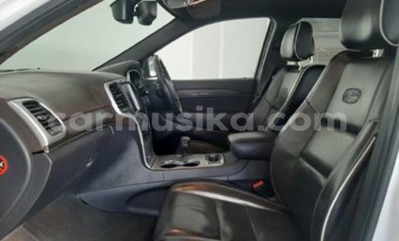 Acheter Occasion Voiture Jeep Grand Cherokee Blanc à Beitbridge, Matabeleland South Acheter Occasion Voiture Jeep Grand Cherokee Blanc à Beitbridge, Matabeleland South