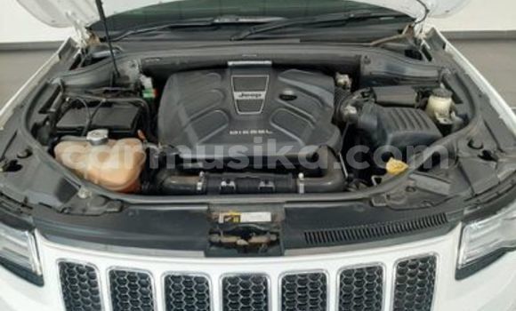Acheter Occasion Voiture Jeep Grand Cherokee Blanc à Beitbridge, Matabeleland South Acheter Occasion Voiture Jeep Grand Cherokee Blanc à Beitbridge, Matabeleland South