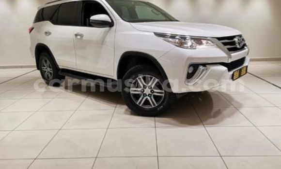 Tenga Tsaru Toyota Fortuner Chena Mota in Beitbridge in Matabeleland South