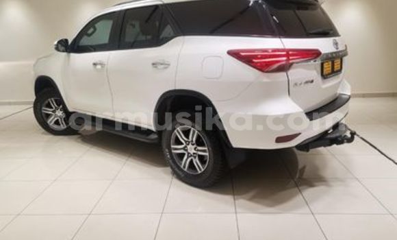 Buy Used Toyota Fortuner White Car in Beitbridge in Matabeleland South Buy Used Toyota Fortuner White Car in Beitbridge in Matabeleland South