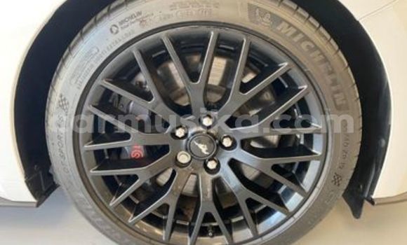 Acheter Occasion Voiture FORD MUSTANG Blanc à Beitbridge, Matabeleland South Acheter Occasion Voiture FORD MUSTANG Blanc à Beitbridge, Matabeleland South