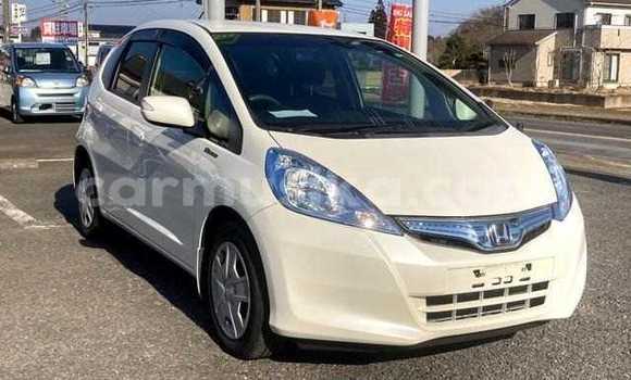 Acheter Occasion Voiture Honda Fit Blanc à Beitbridge, Matabeleland South Acheter Occasion Voiture Honda Fit Blanc à Beitbridge, Matabeleland South