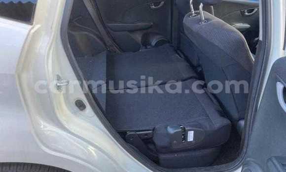 Acheter Occasion Voiture Honda Fit Blanc à Beitbridge, Matabeleland South Acheter Occasion Voiture Honda Fit Blanc à Beitbridge, Matabeleland South