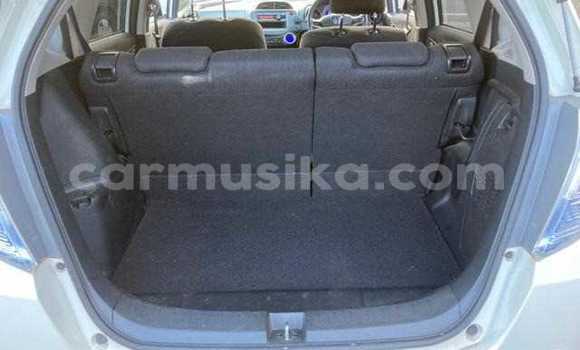 Acheter Occasion Voiture Honda Fit Blanc à Beitbridge, Matabeleland South Acheter Occasion Voiture Honda Fit Blanc à Beitbridge, Matabeleland South