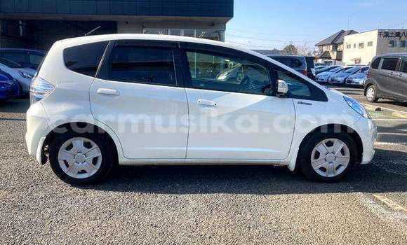 Acheter Occasion Voiture Honda Fit Blanc à Beitbridge, Matabeleland South Acheter Occasion Voiture Honda Fit Blanc à Beitbridge, Matabeleland South
