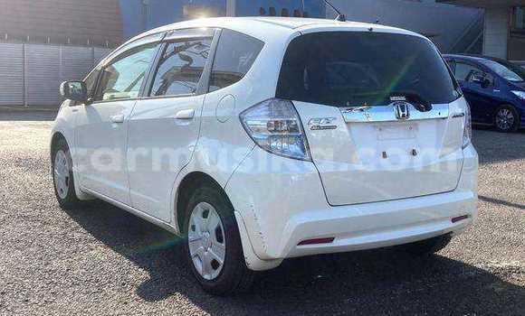 Acheter Occasion Voiture Honda Fit Blanc à Beitbridge, Matabeleland South Acheter Occasion Voiture Honda Fit Blanc à Beitbridge, Matabeleland South