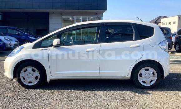 Acheter Occasion Voiture Honda Fit Blanc à Beitbridge, Matabeleland South Acheter Occasion Voiture Honda Fit Blanc à Beitbridge, Matabeleland South