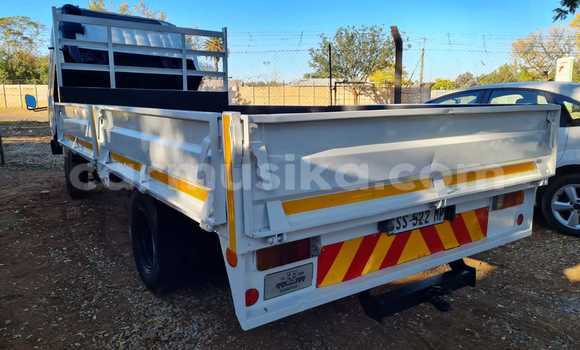 Nunua Ilio tumika Toyota Dyna Nyeupe Lori ndani ya Willowvale nchini Harare Nunua Ilio tumika Toyota Dyna Nyeupe Lori ndani ya Willowvale nchini Harare