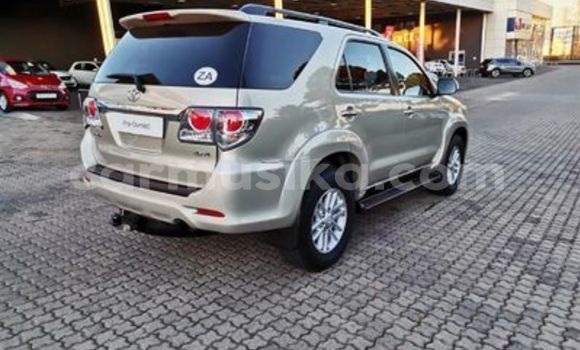 Tenga Tsaru Toyota Fortuner Zvimwe Mota in Beitbridge in Matabeleland South Tenga Tsaru Toyota Fortuner Zvimwe Mota in Beitbridge in Matabeleland South