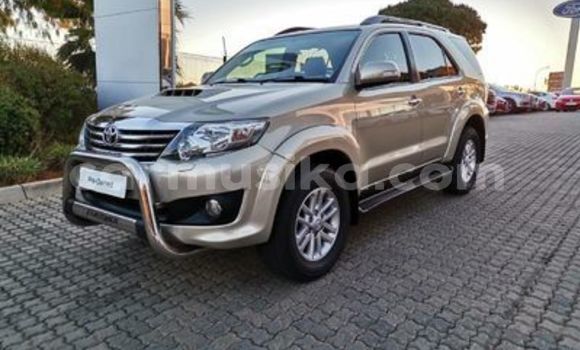 Tenga Tsaru Toyota Fortuner Zvimwe Mota in Beitbridge in Matabeleland South Tenga Tsaru Toyota Fortuner Zvimwe Mota in Beitbridge in Matabeleland South
