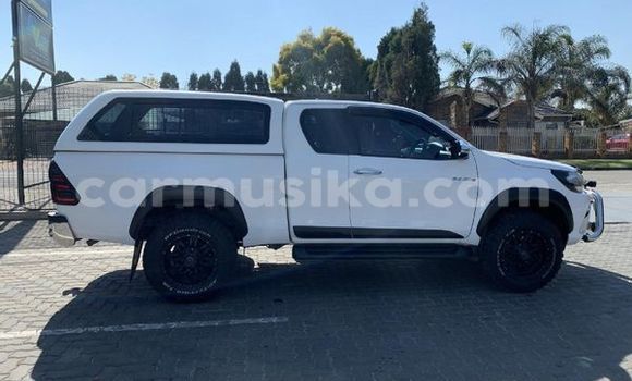 Tenga Tsaru Toyota Hilux Chena Mota in Beitbridge in Matabeleland South Tenga Tsaru Toyota Hilux Chena Mota in Beitbridge in Matabeleland South